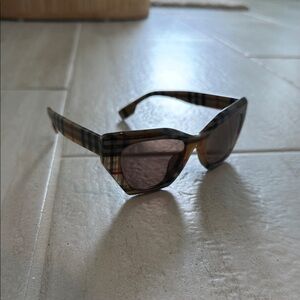 Burberry sunglasses